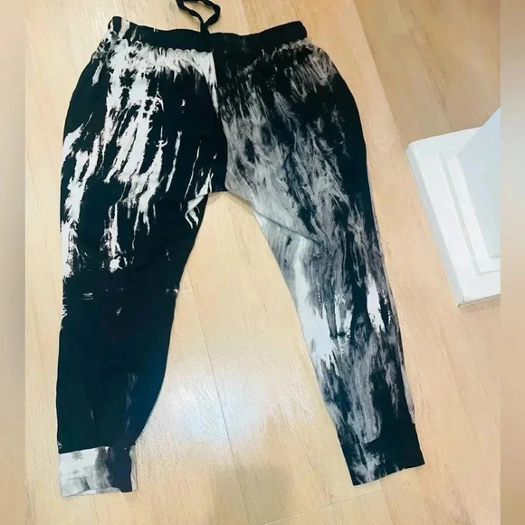 FATE TYE DYE RELAXED FIT JOGGERS WITH ELASTIC WAIST AND POCKETS SIZE M - Picture 2 of 16